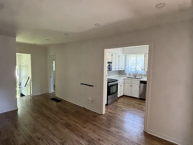 51 Windsor Dr — Photo 6
