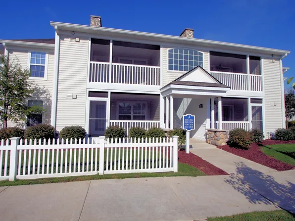 2838 S Knightsbridge Cir, Ann Arbor, MI 48105