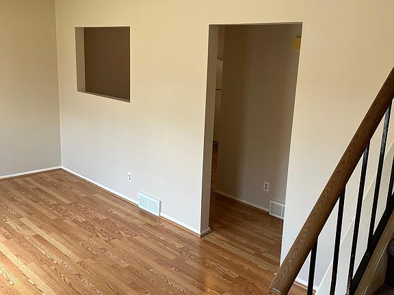5th image of 1615 Pennoyer Ave #1617