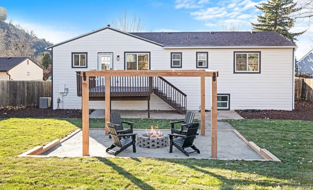 6 bed, 2434 sqft, $3,495 — Photo 3