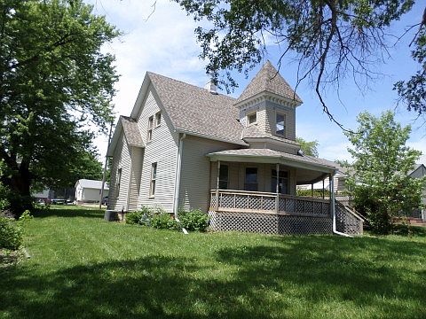 3rd image of 917 N Platte Ave
