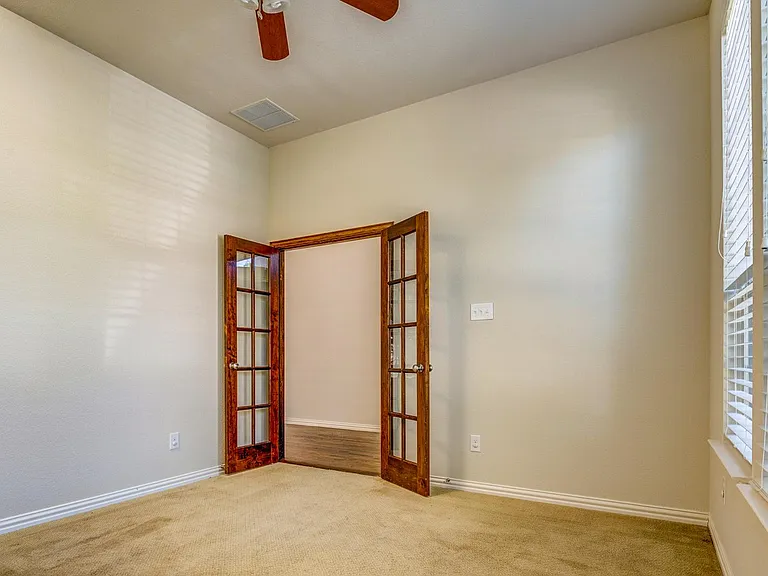 10841 Leesa Dr — Photo 6