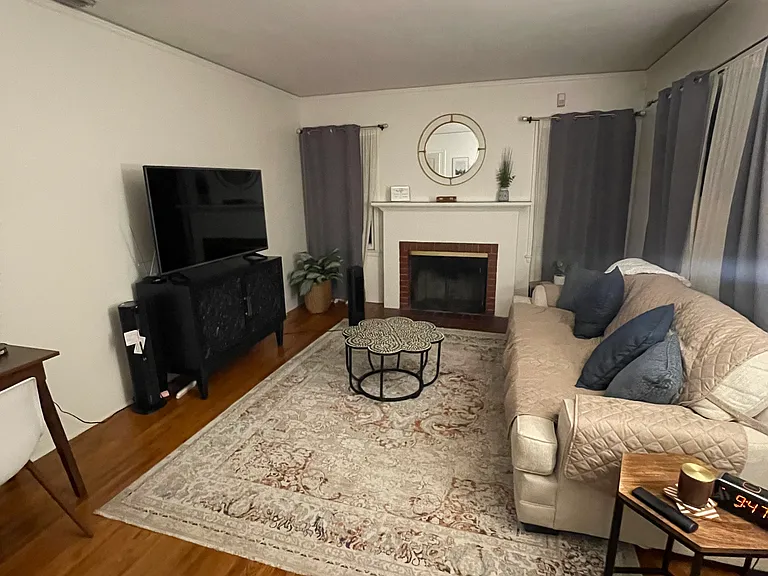 2335 N Maroa Ave — Photo 3