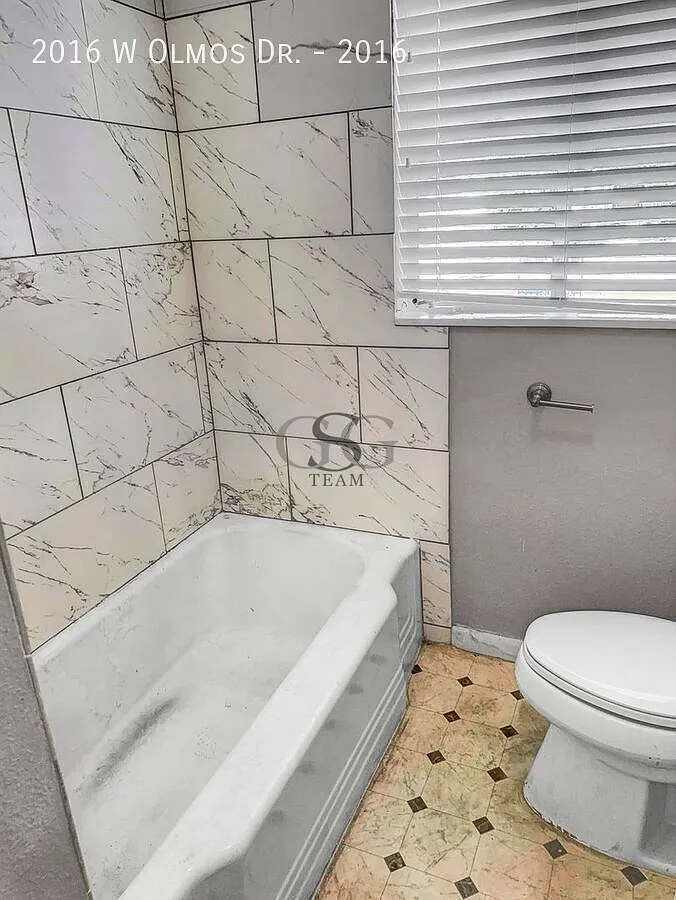 2 beds 1 bath duplex — Photo 2