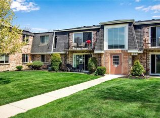 42 Foxberry Dr #B, Getzville, NY 14068