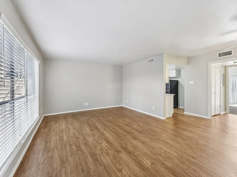 Premier Gardens Apartments — Photo 60
