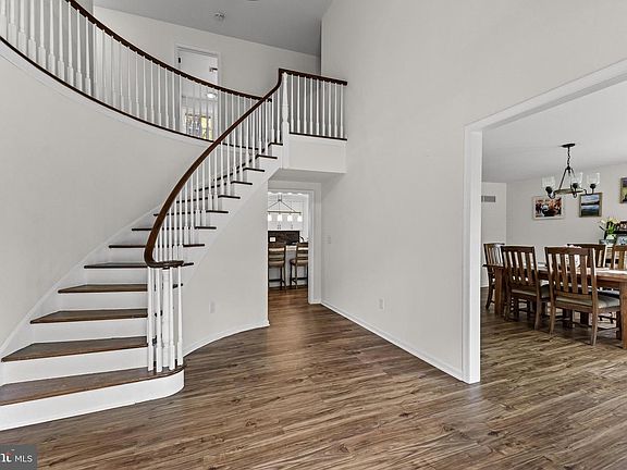 4th image of 625 Irving Ave
