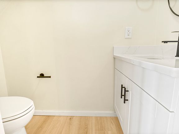 5th image of 540 Lewis St APT E