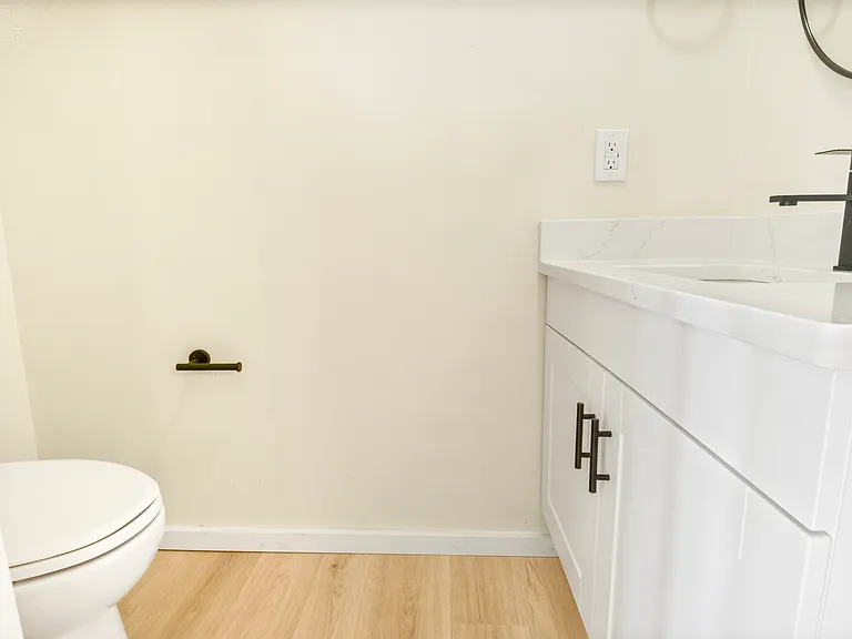540 Lewis St #E — Photo 5