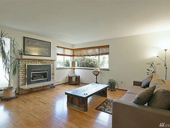 5th image of 6208 185th St SW