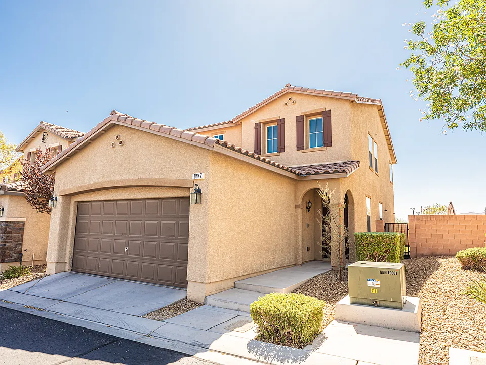 8847 Autumn Teal Ave