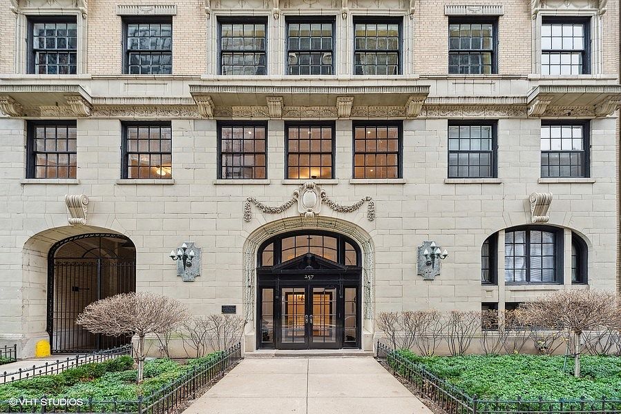1st image of 257 E Delaware Pl #10AB