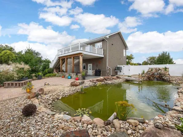 49 Clinton St, Palo, IA 52324