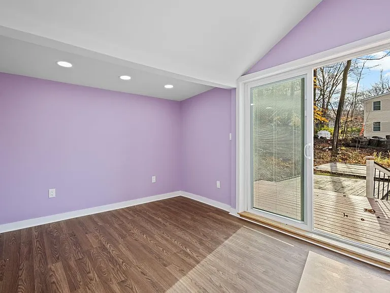 19 Sylvan Trl — Photo 1