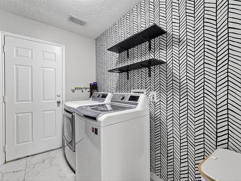21202 Barker Canyon Ln — Photo 25