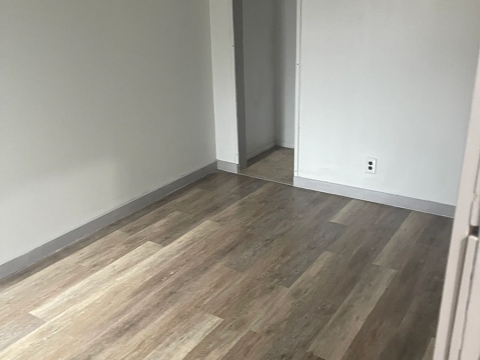 1544 Thompson St — Photo 4