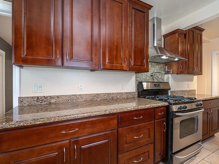 14024 Cantlay St — Photo 15
