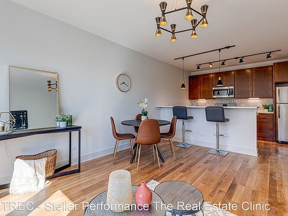 3rd image of 2740 N Spaulding Ave Unit 202