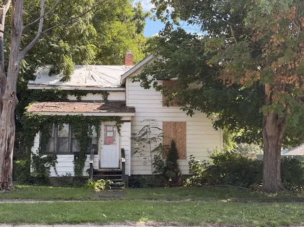 206 S Jefferson St, Ionia, MI 48846