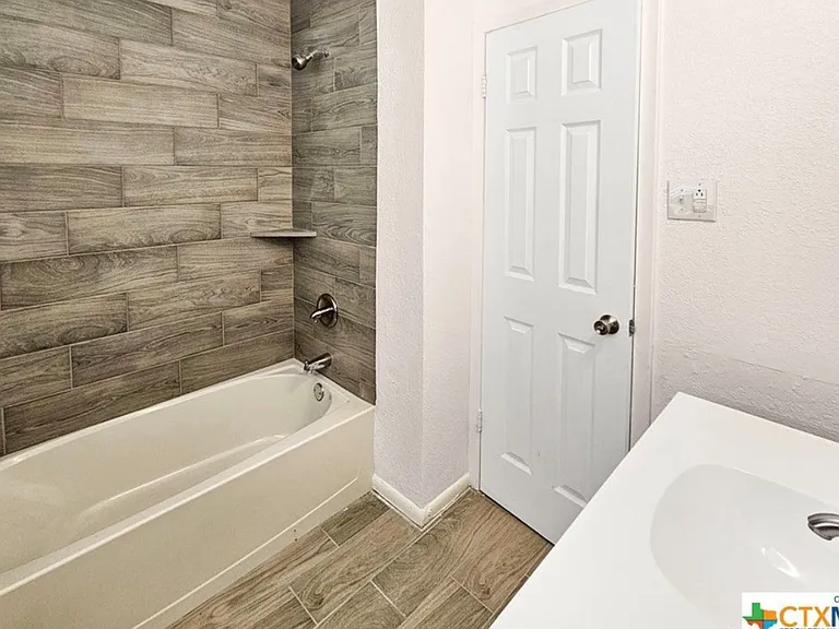 2312 Daisy Dr — Photo 9