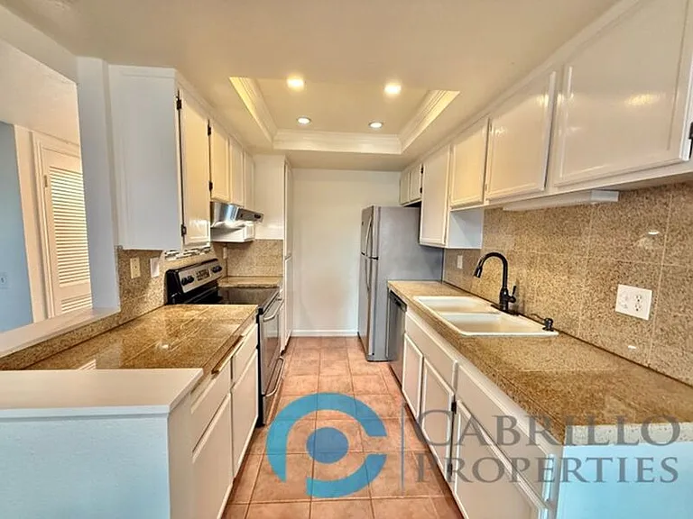 2828 Famosa Blvd #102 — Photo 3