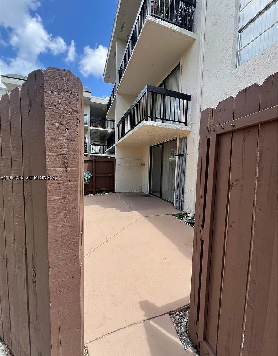Captiva Lakes Villas Cond — Photo 2