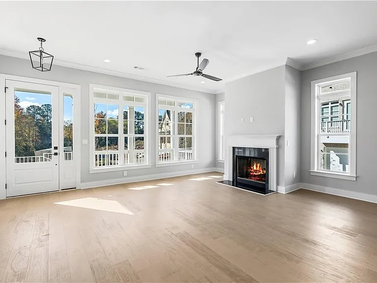 2035 Parkside Ln — Photo 10