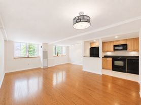 200 Market St, Lowell, MA