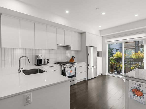 3rd image of 4292 Wolf Way #15