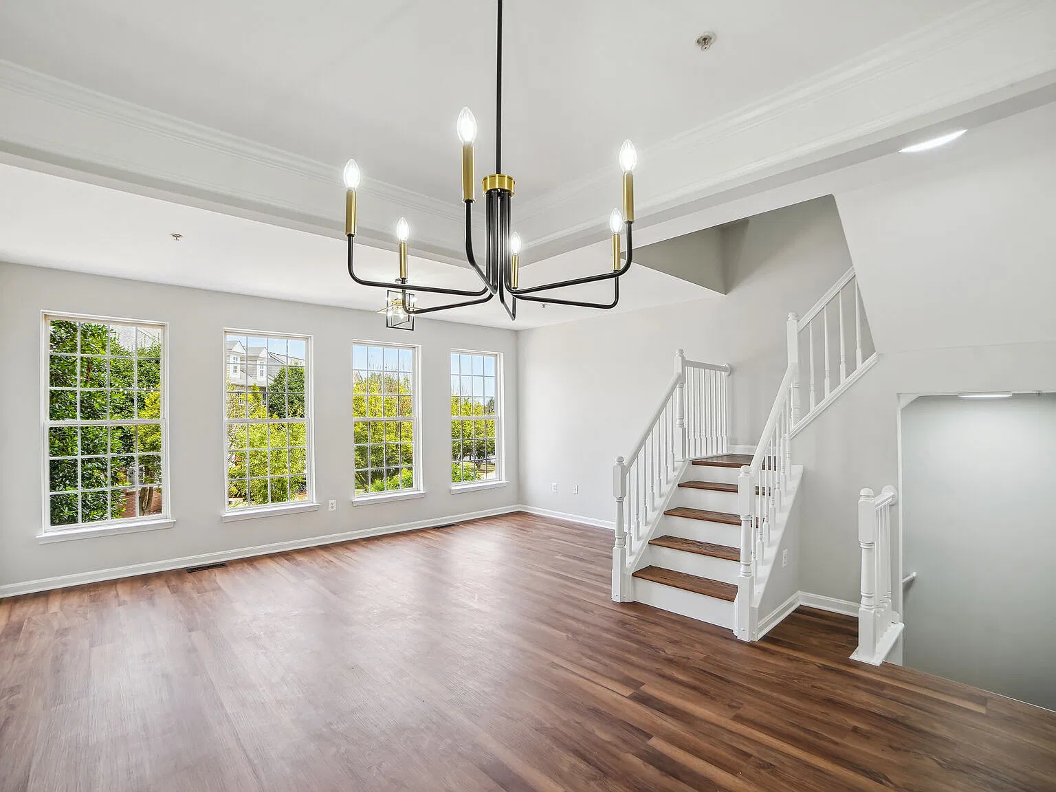 3 bed, 2040 sqft, $3,200 — Photo 2