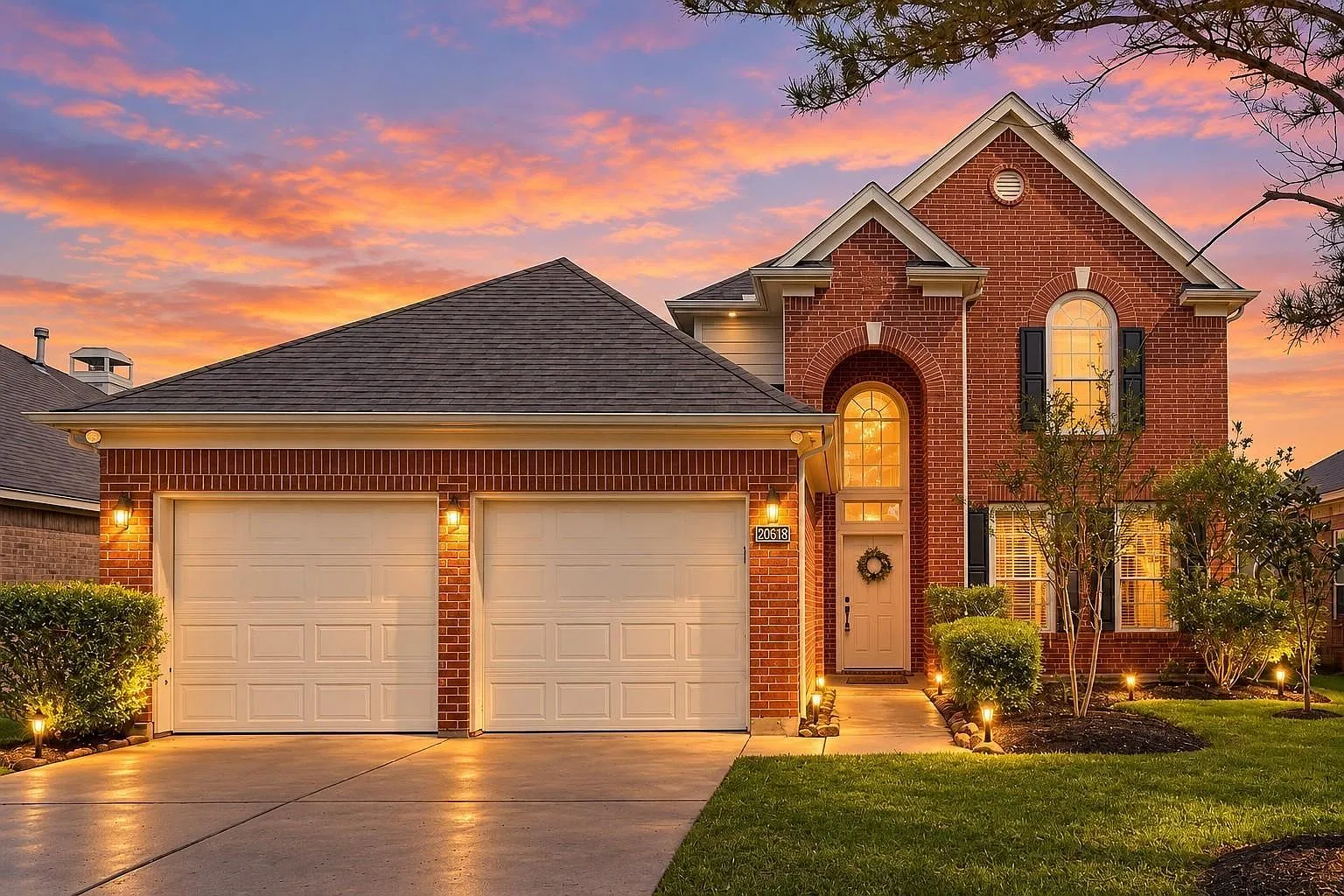 4 bed, 2.5 bath, 2600 sqft, $2,850 — Photo 1