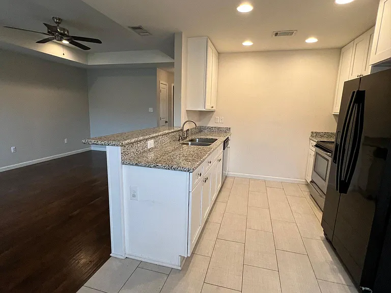 13712 Fox Hill Dr — Photo 23