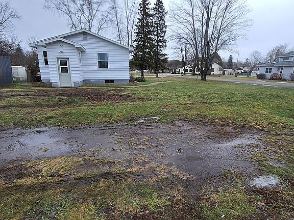 5th image of 820 E Sagola Ave
