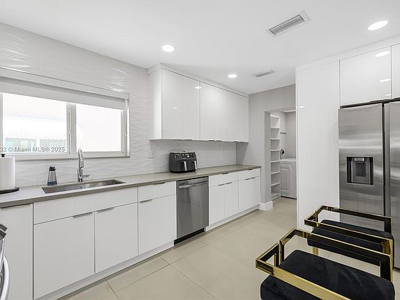 3rd image of 1104 N 13th Ter