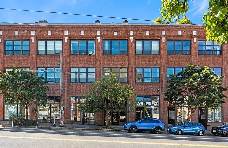 417 E Pine St #211 — Photo 1