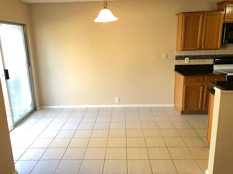 204 Lochwood Dr — Photo 15