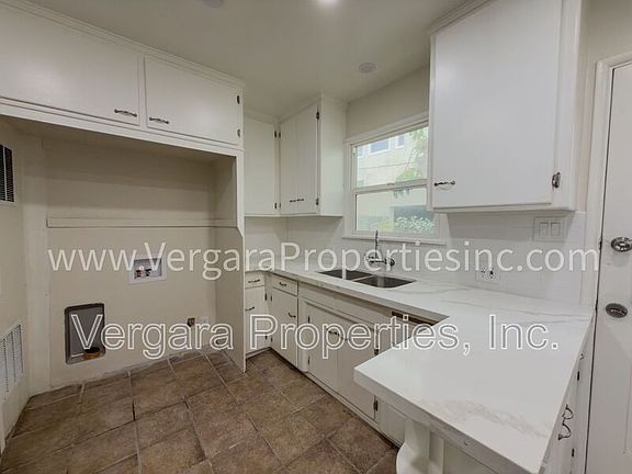 4th image of 611 Amapola Ave