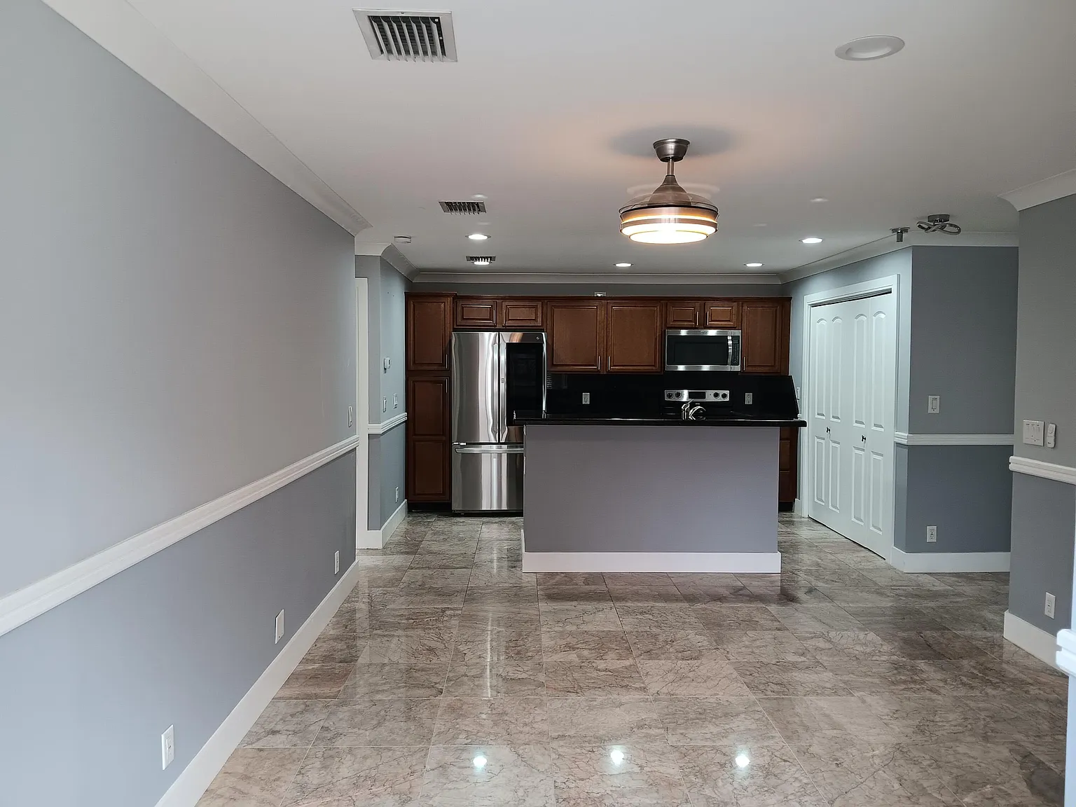 1 bed, 1.0 bath, 712 sqft, $1,945 — Photo 2