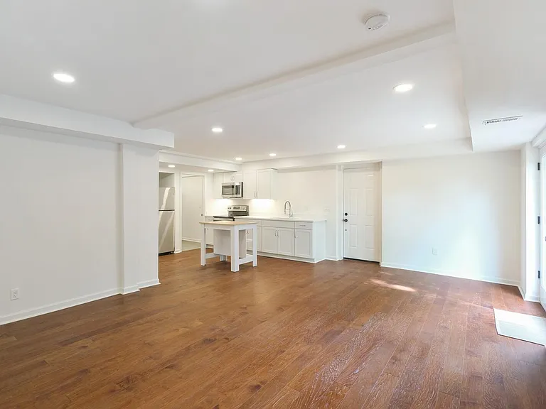 207 Township Dr #BOTTOM FLOOR — Photo 7