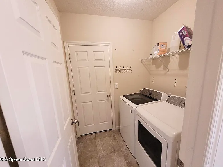 590 Trymore Dr SE — Photo 17