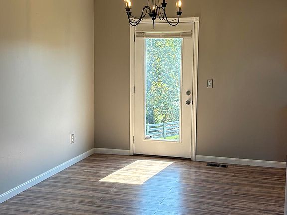 5th image of 118 Summerfield Dr