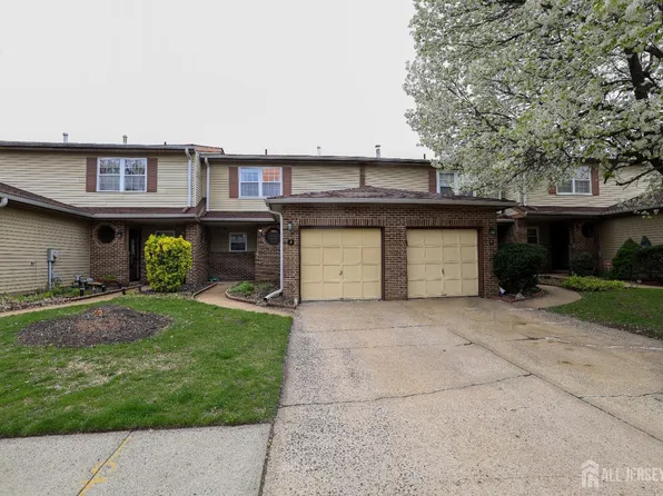 3 Jefferson Dr, Spotswood, NJ 08884