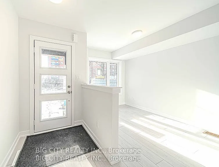 46 Akil Thomas Gdns S — Photo 4