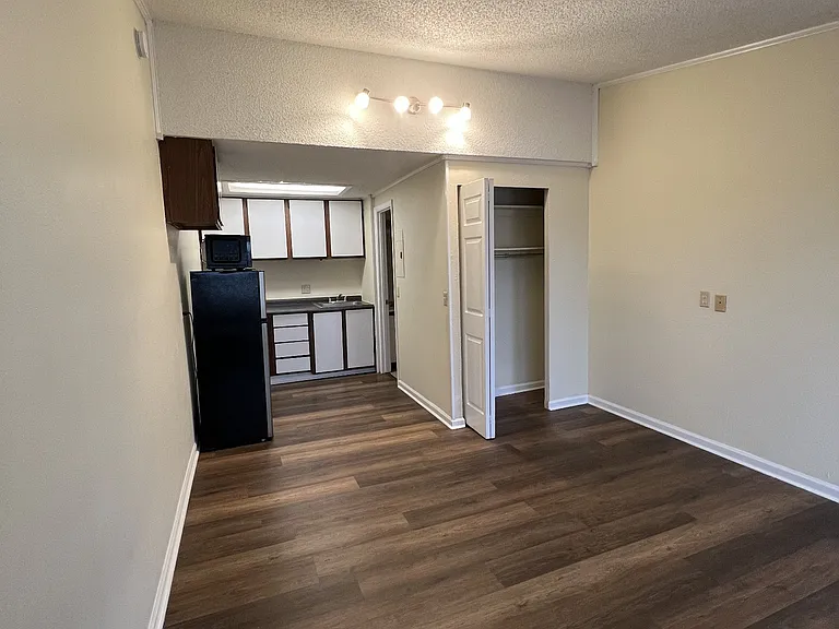 100 E Ballygar St #100E — Photo 2