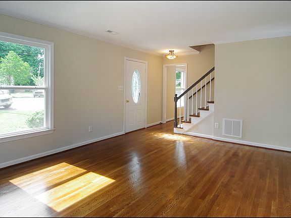 4th image of 906 Costigan Dr