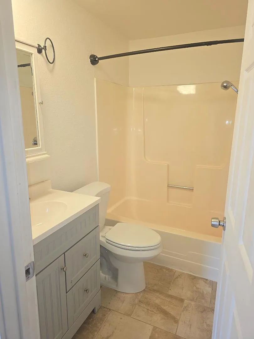 3 bed, 1200 sqft, $1,500 — Photo 1