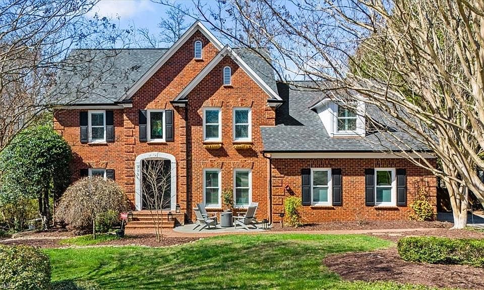 1st image of 905 McDowell Dr