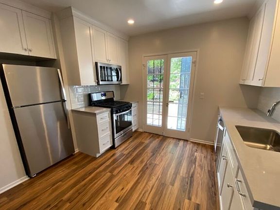 2nd image of 1229 1/2 Smithwood Dr