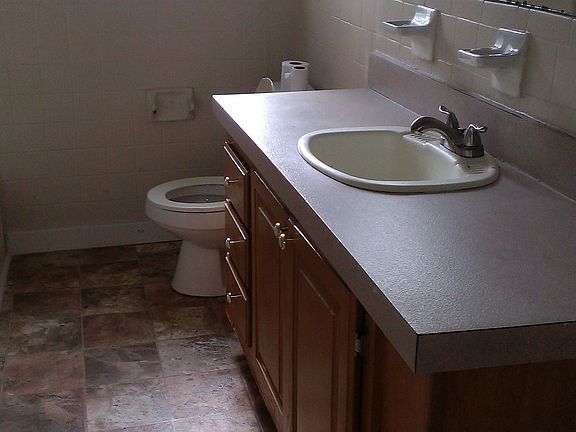 5th image of 310 W Oldham Ave