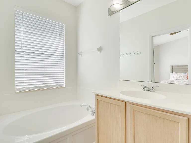 123 E Thatch Palm Cir — Photo 20